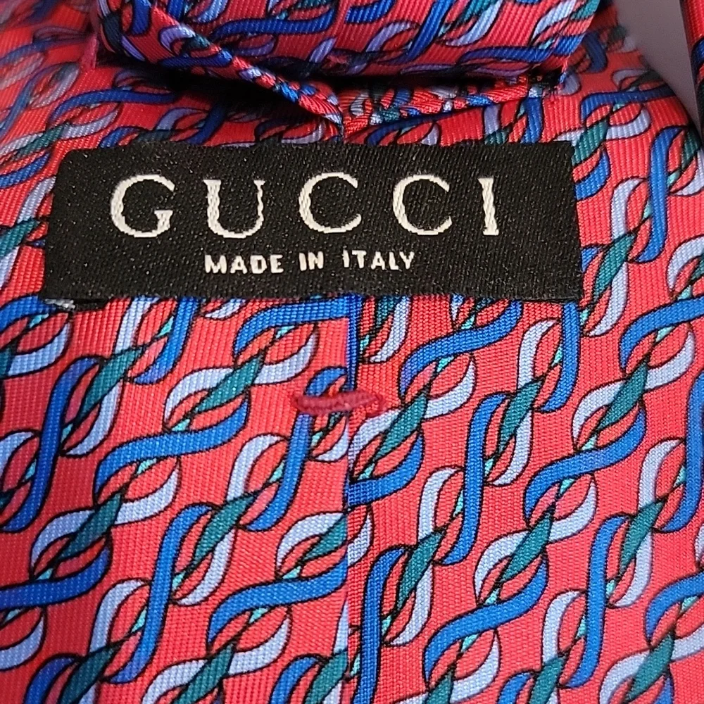 Gucci tie red blue chain print